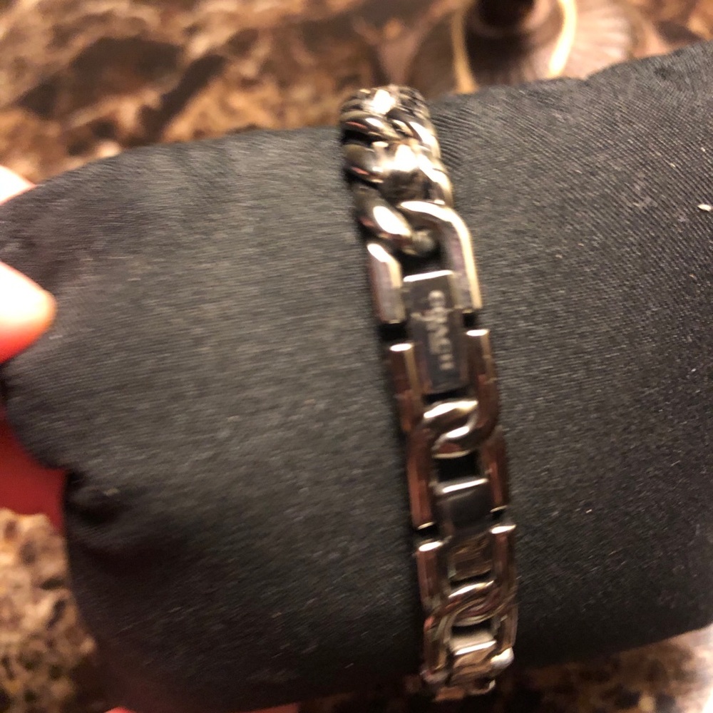 Coach Etched Bracelet Watch trimmed/black leather - Picture 3 of 8